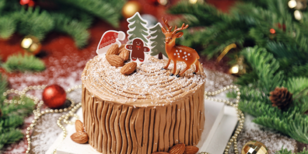Customized Round Christmas Cake with Wood Texture